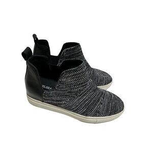 Chelsea & Violet B/W Clielo Slip-on Ankle Boots size 6.5